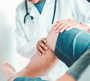 Knee injury doctor treatment